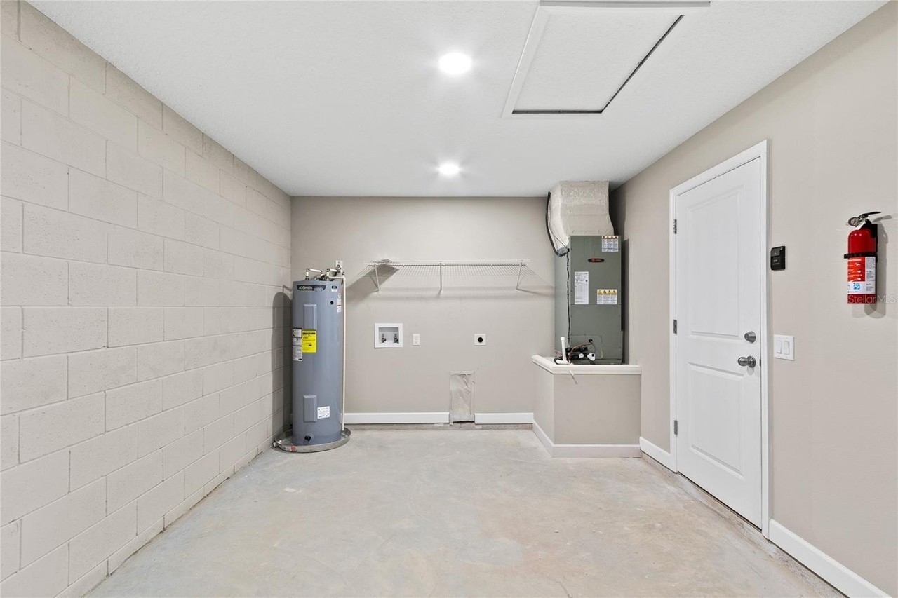921 E Clifford Ave - Photo 4 of 14