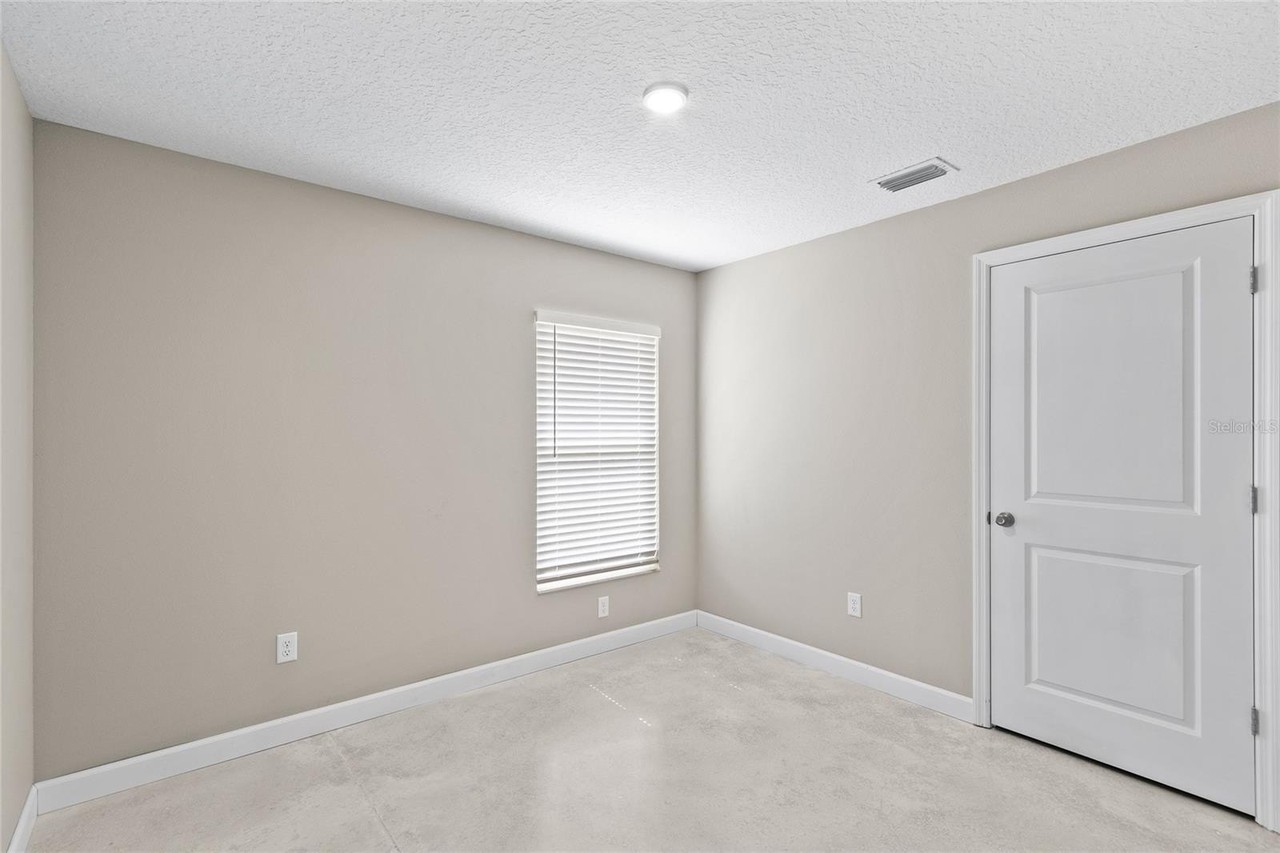 921 E Clifford Ave - Photo 5 of 14