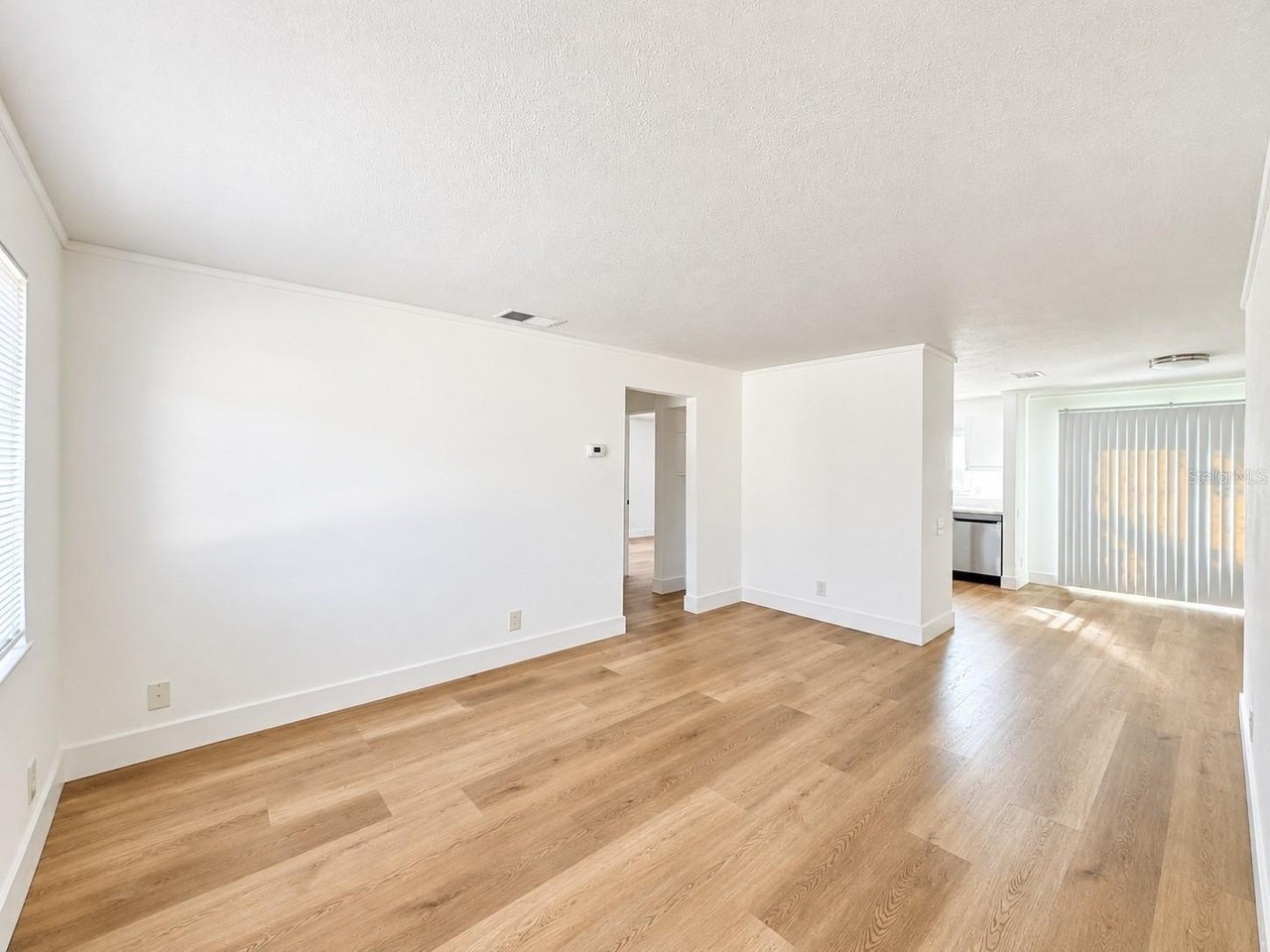 110 Avenue J Se - Photo 5 of 19