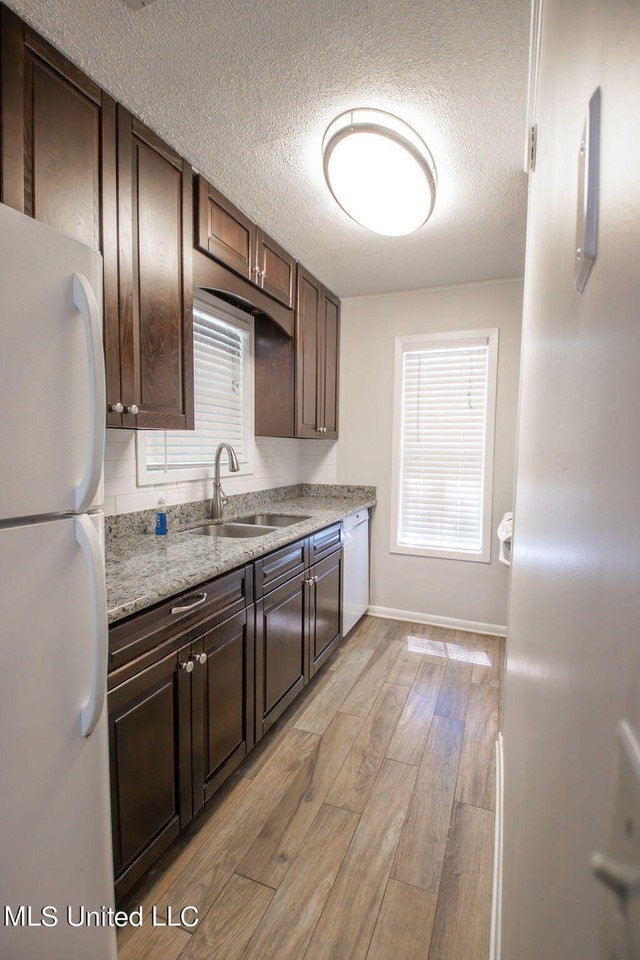 1586 Howard St - Photo 4 of 19