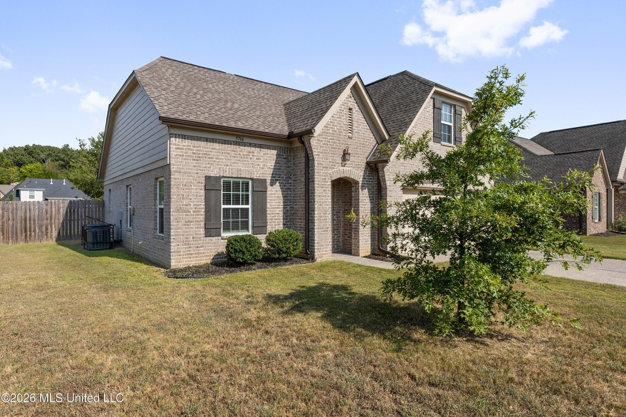 5766 Matthew Dr - Photo 2 of 27