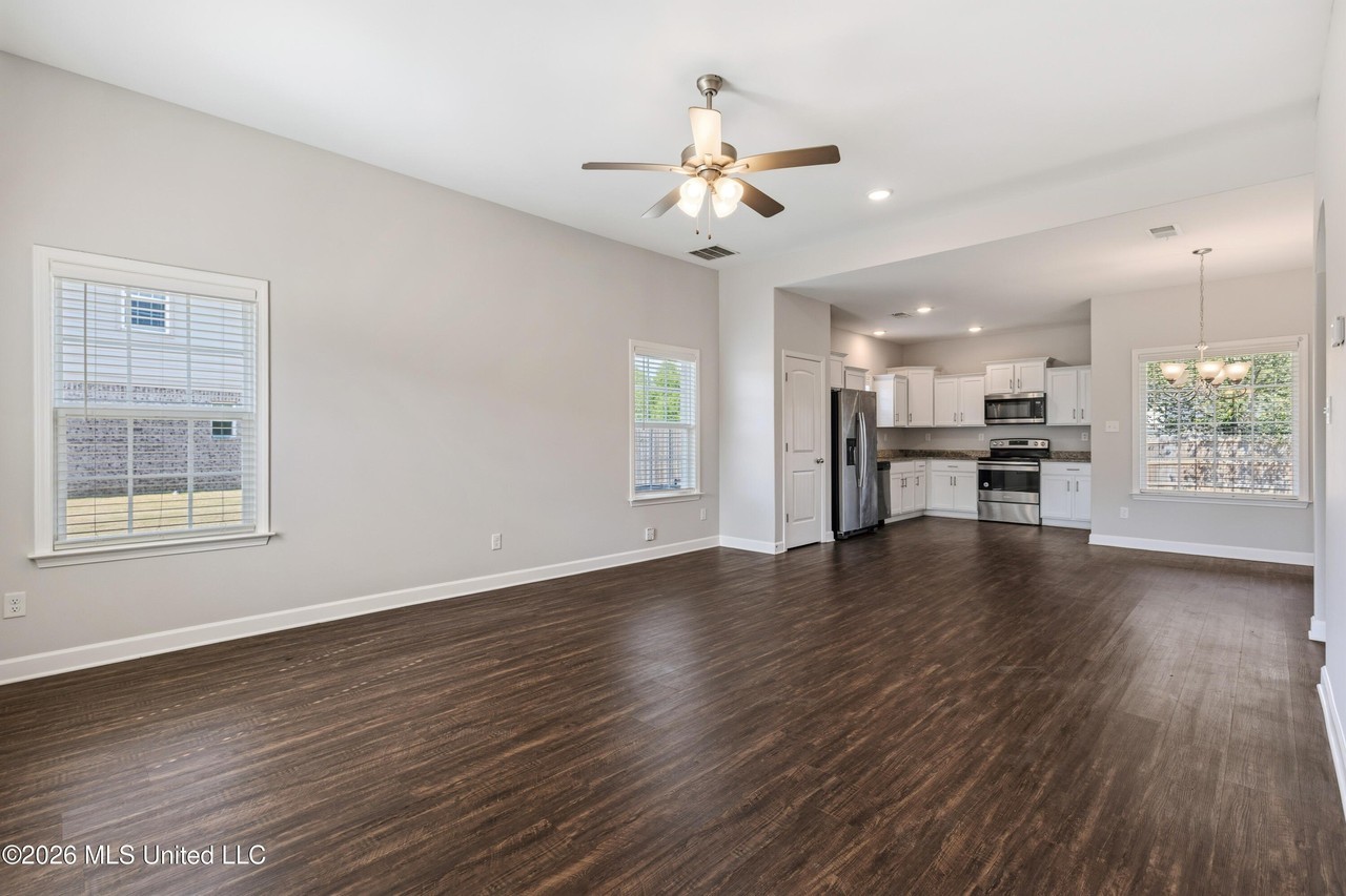 5766 Matthew Dr - Photo 4 of 27