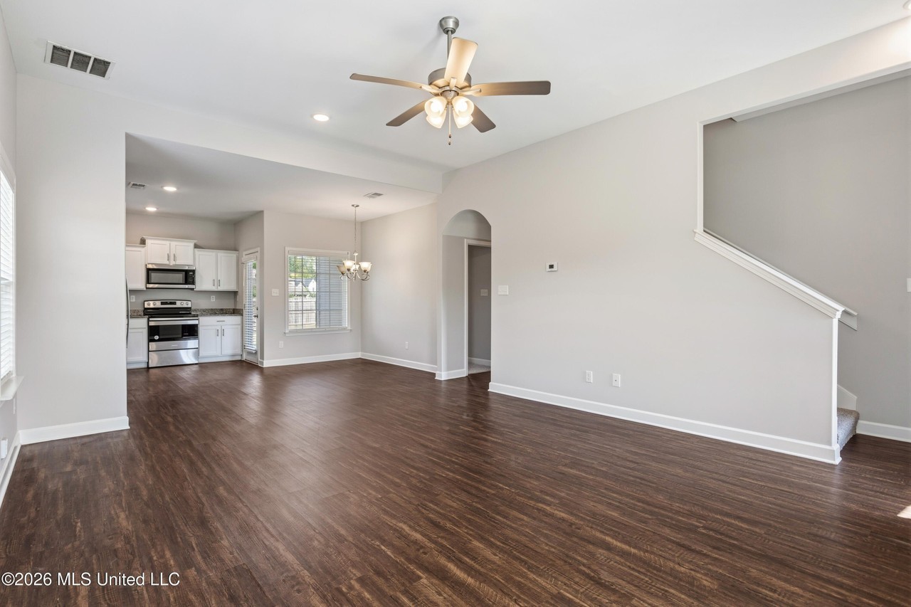 5766 Matthew Dr - Photo 6 of 27
