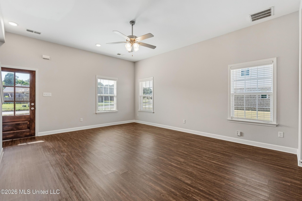 5766 Matthew Dr - Photo 7 of 27