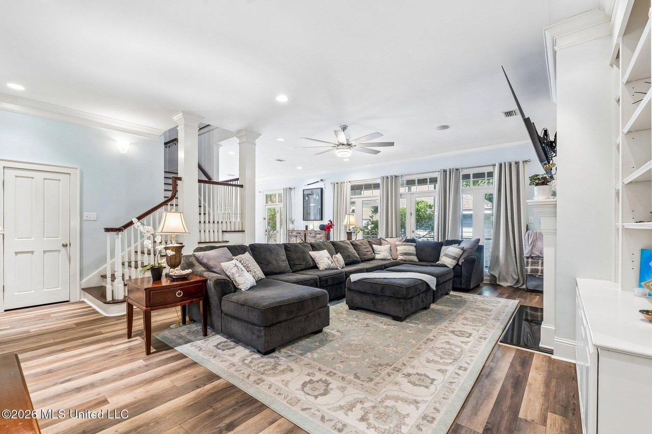 3529 Montgomery Ln - Photo 2 of 50