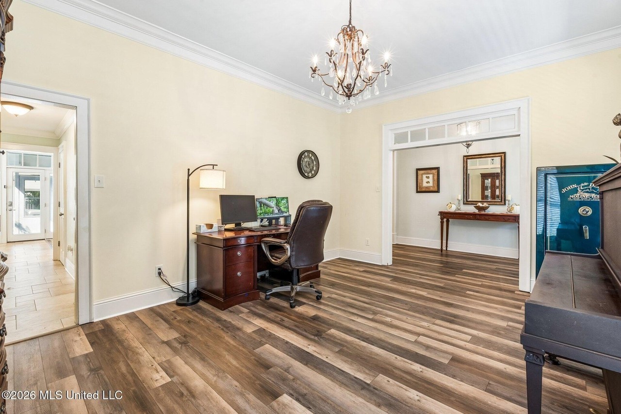 3529 Montgomery Ln - Photo 6 of 50