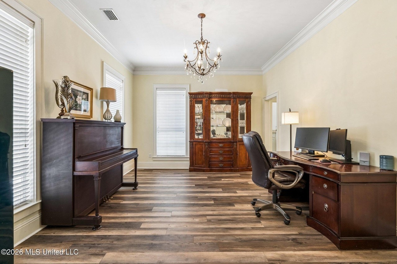 3529 Montgomery Ln - Photo 7 of 50