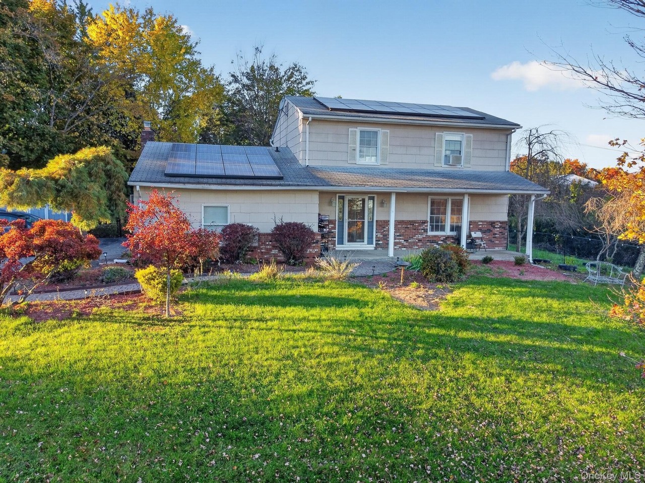132 Neptune Dr - Photo 2 of 34
