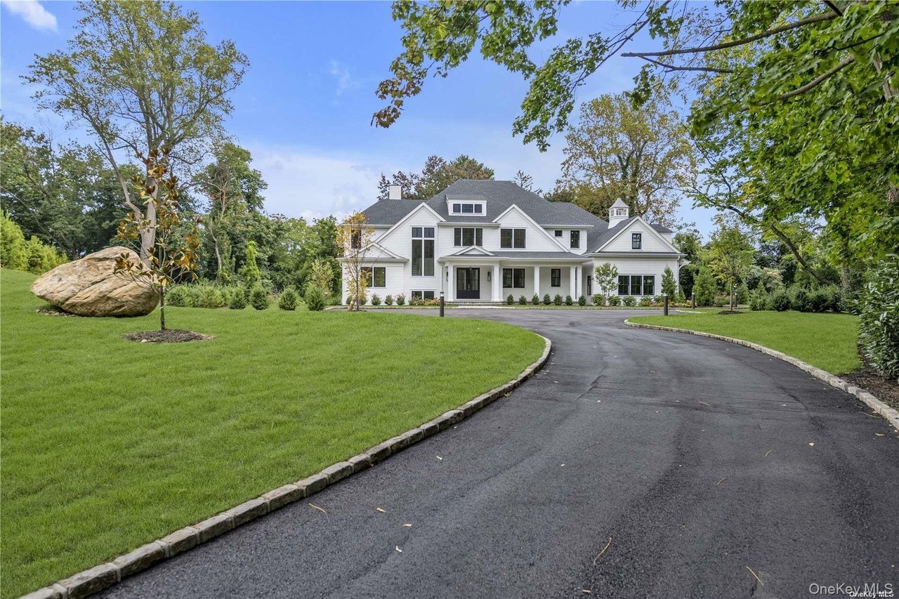 36 Cow Neck Rd