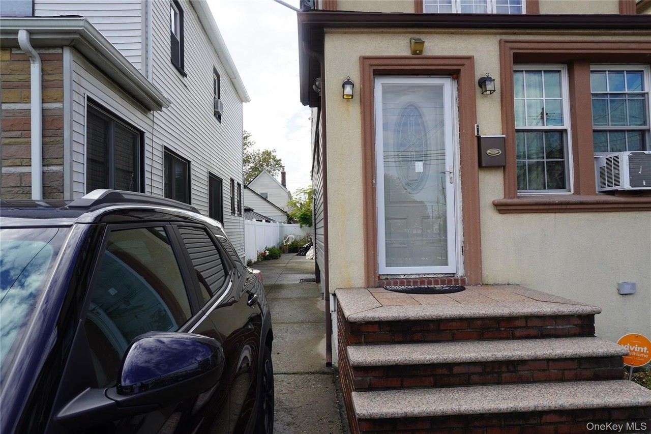 11642 142nd St - Photo 5 of 20