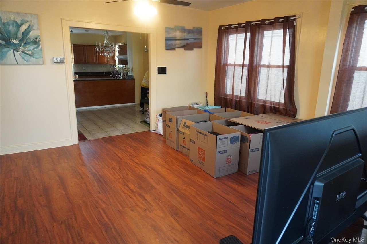 11642 142nd St - Photo 2 of 20