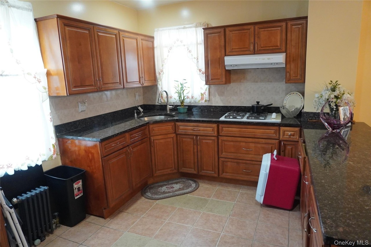 11642 142nd St - Photo 3 of 20