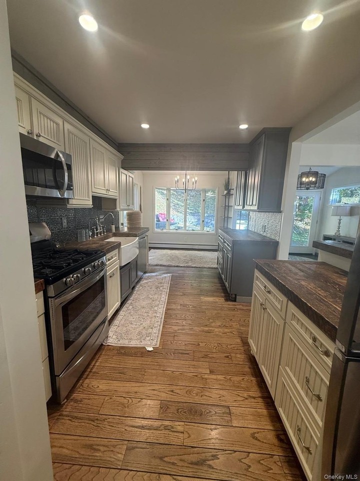 24 Sheridan Ave - Photo 3 of 22