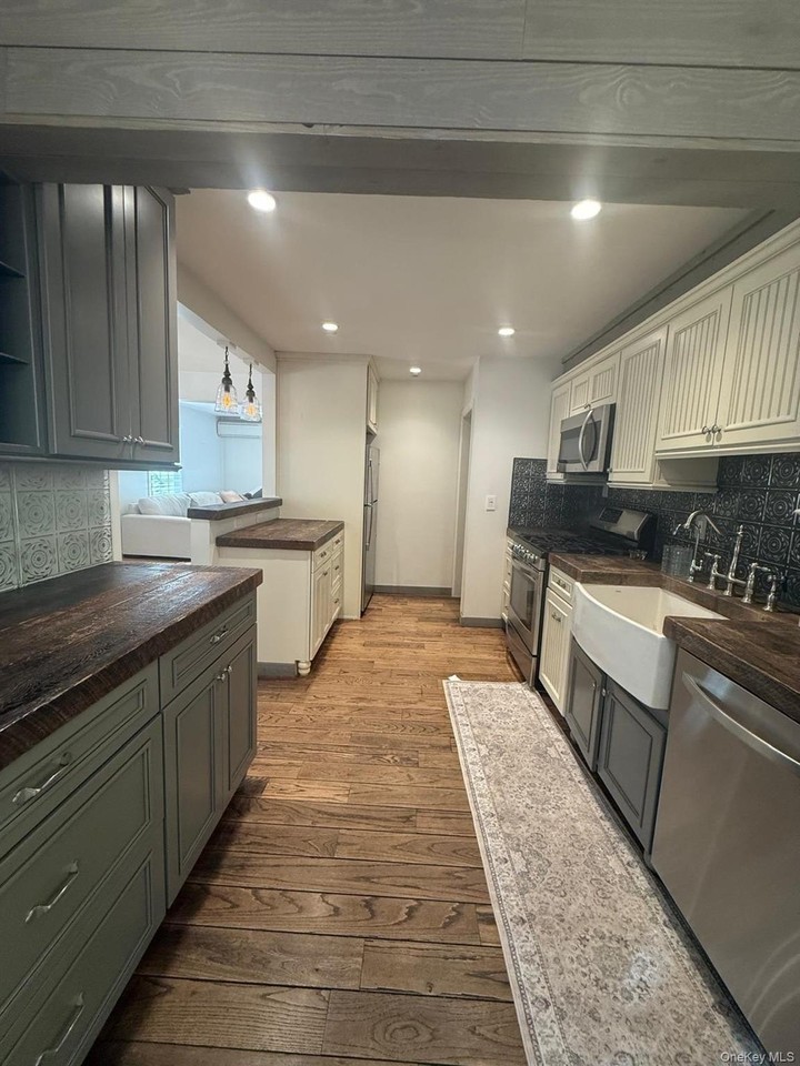 24 Sheridan Ave - Photo 4 of 22