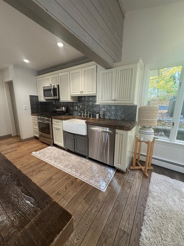 24 Sheridan Ave - Photo 5 of 22