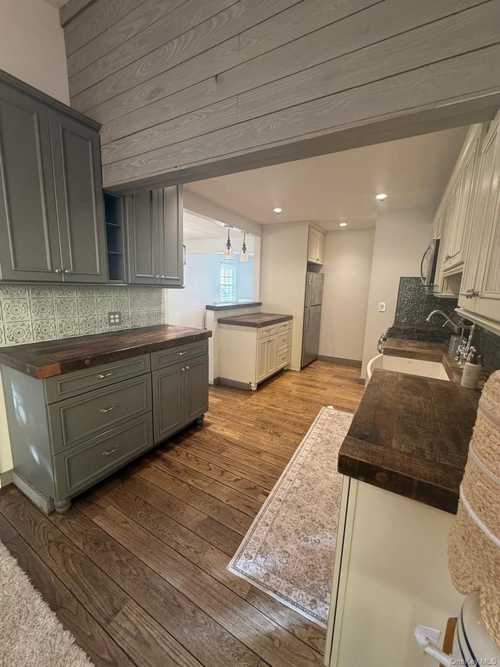 24 Sheridan Ave - Photo 6 of 22