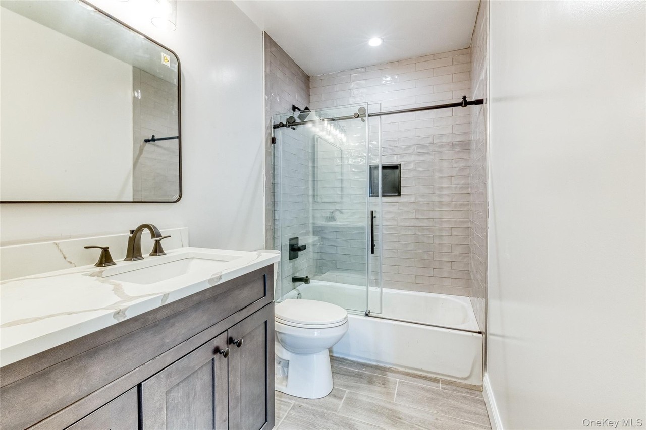 78 Roslyn Rd - Photo 5 of 5