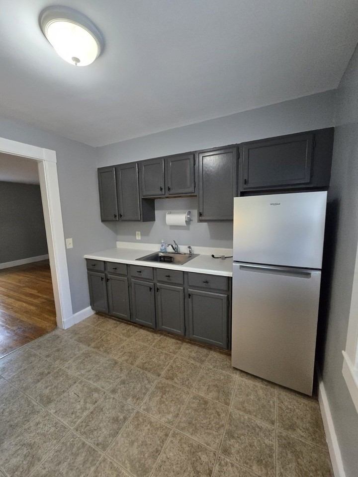 194 Nesmith St #6 - Photo 5 of 15