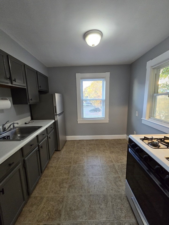 194 Nesmith St #6 - Photo 6 of 15