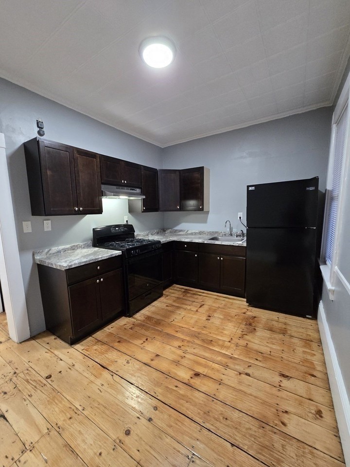 4 Central Sq #6 - Photo 2 of 18