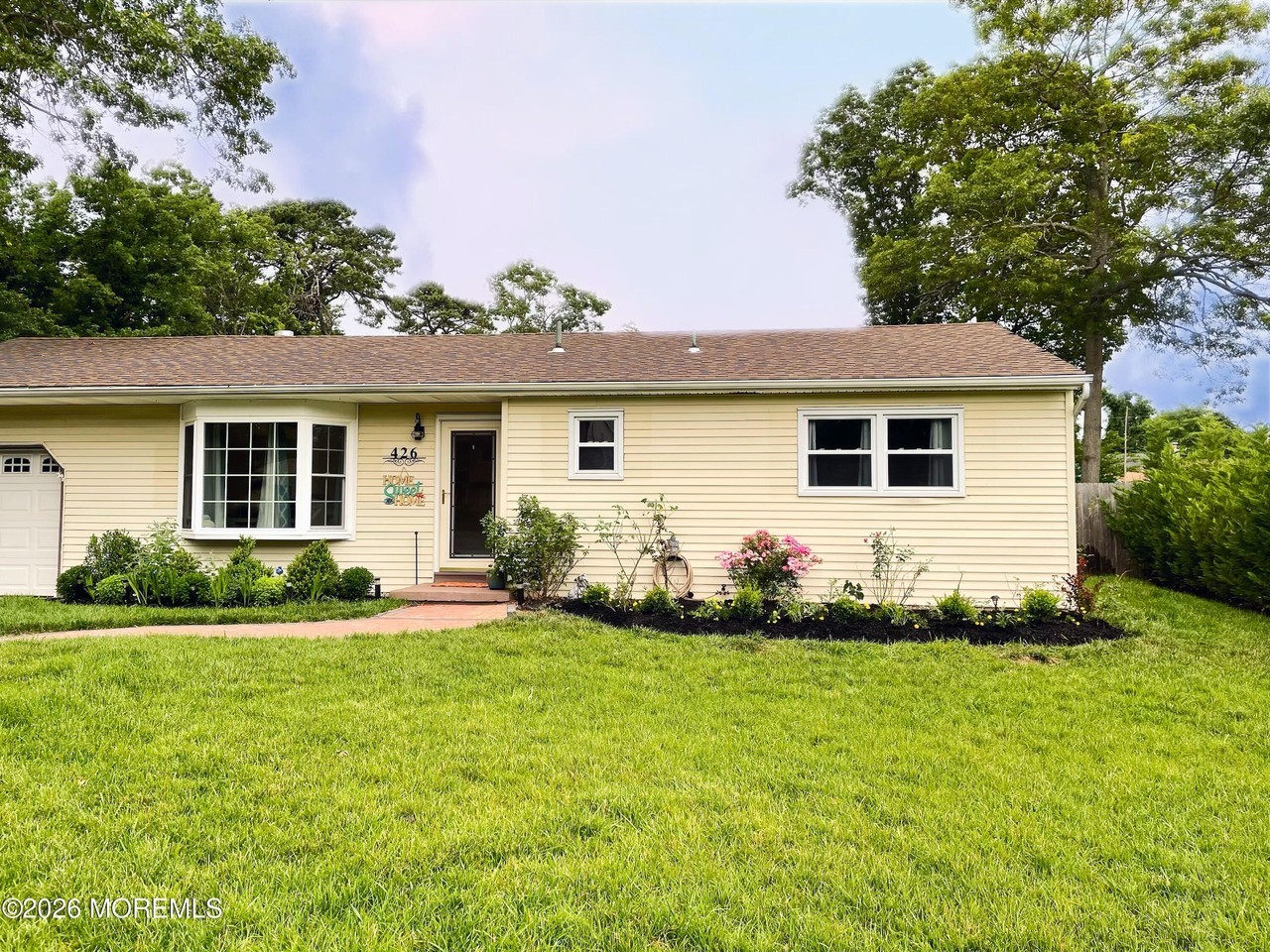 426 Driscol Dr - Photo 2 of 16