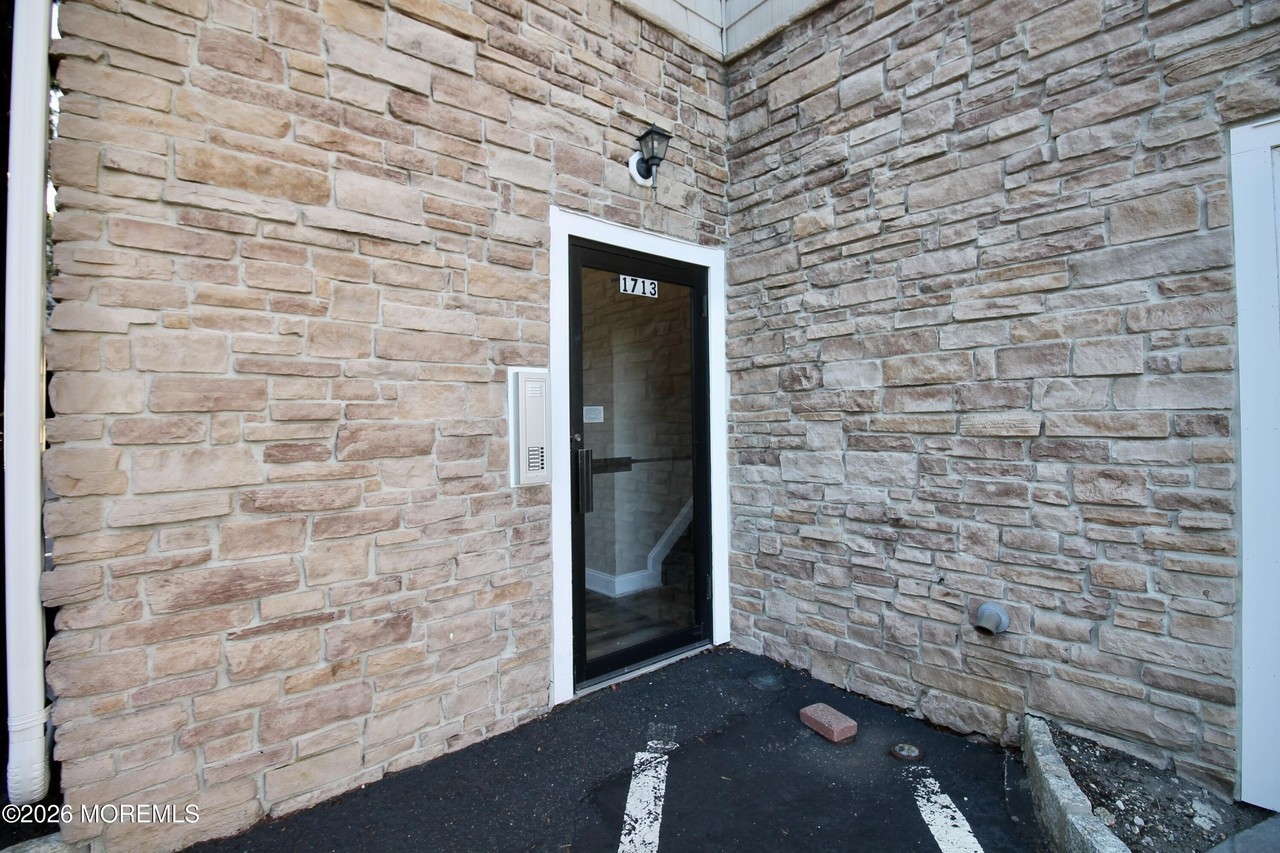 1713 Main St #202