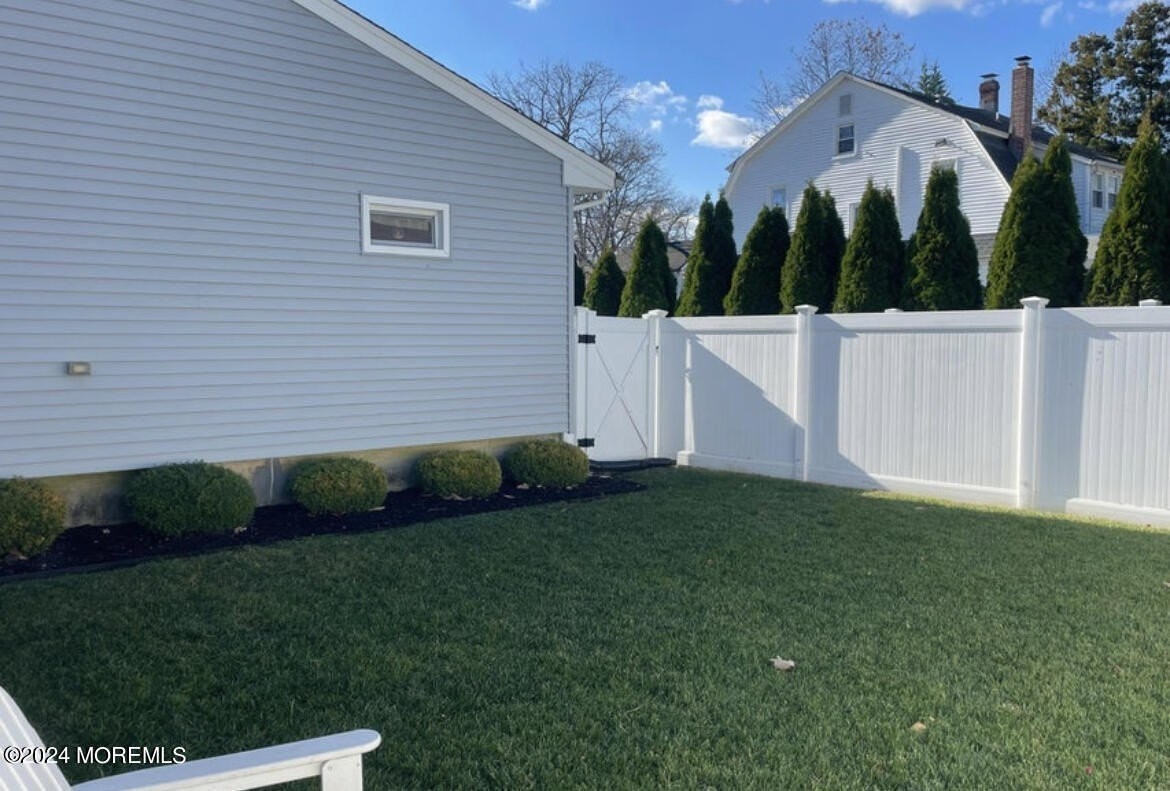 509 Laurel Ave - Photo 3 of 17
