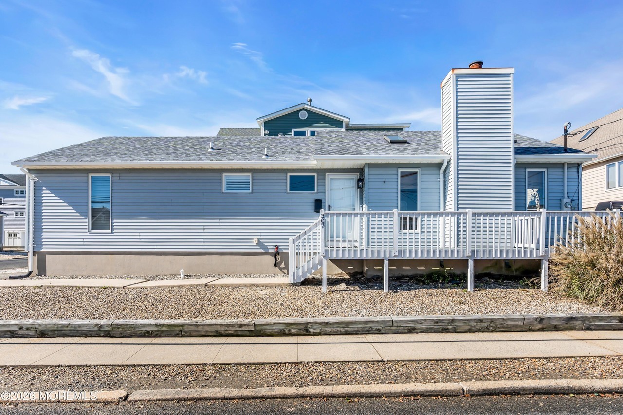 207 4th Ave - Photo 4 of 34