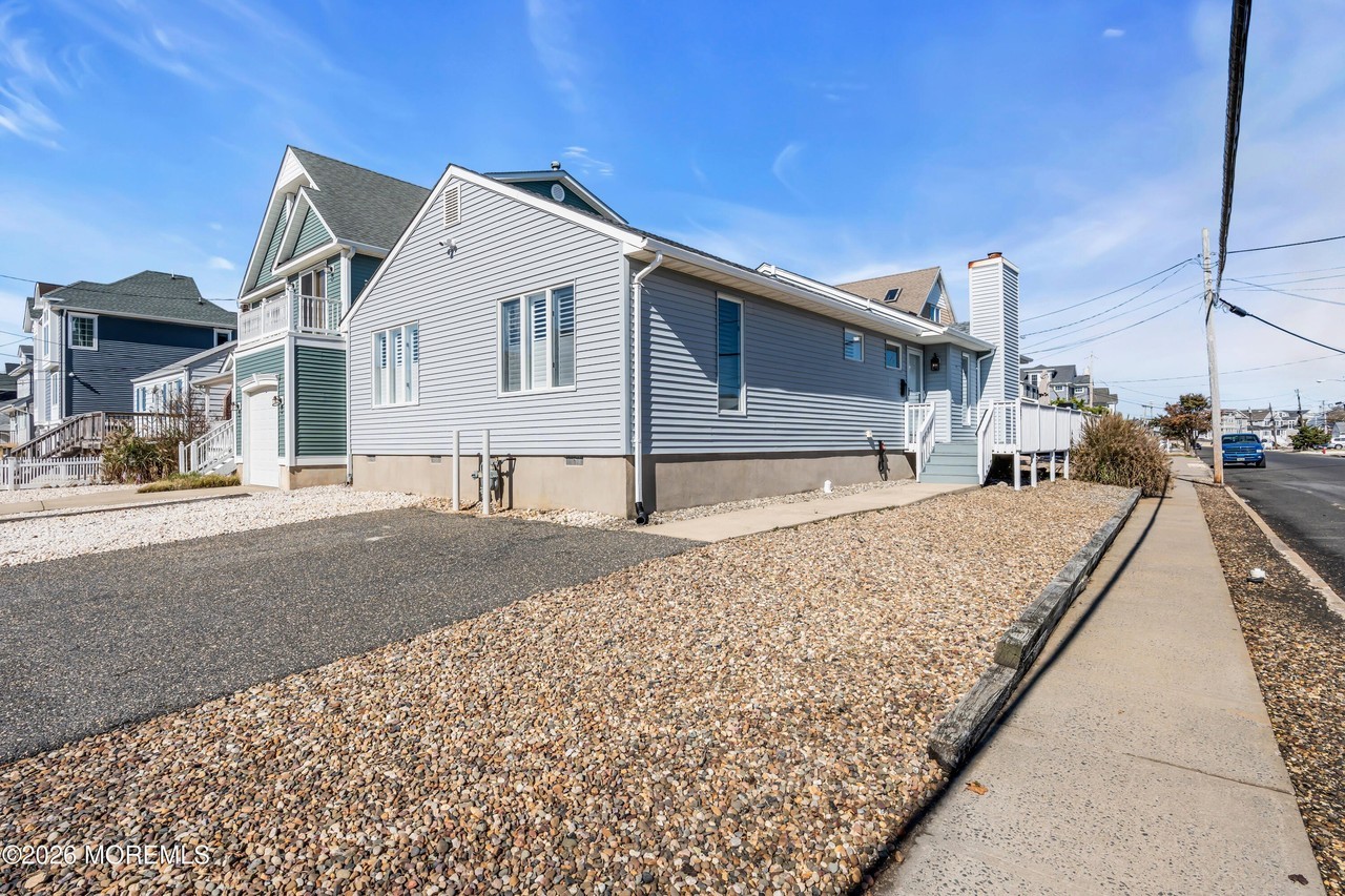 207 4th Ave - Photo 5 of 34