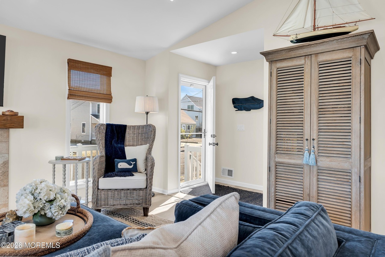 207 4th Ave - Photo 6 of 34