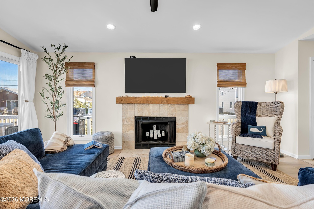 207 4th Ave - Photo 7 of 34