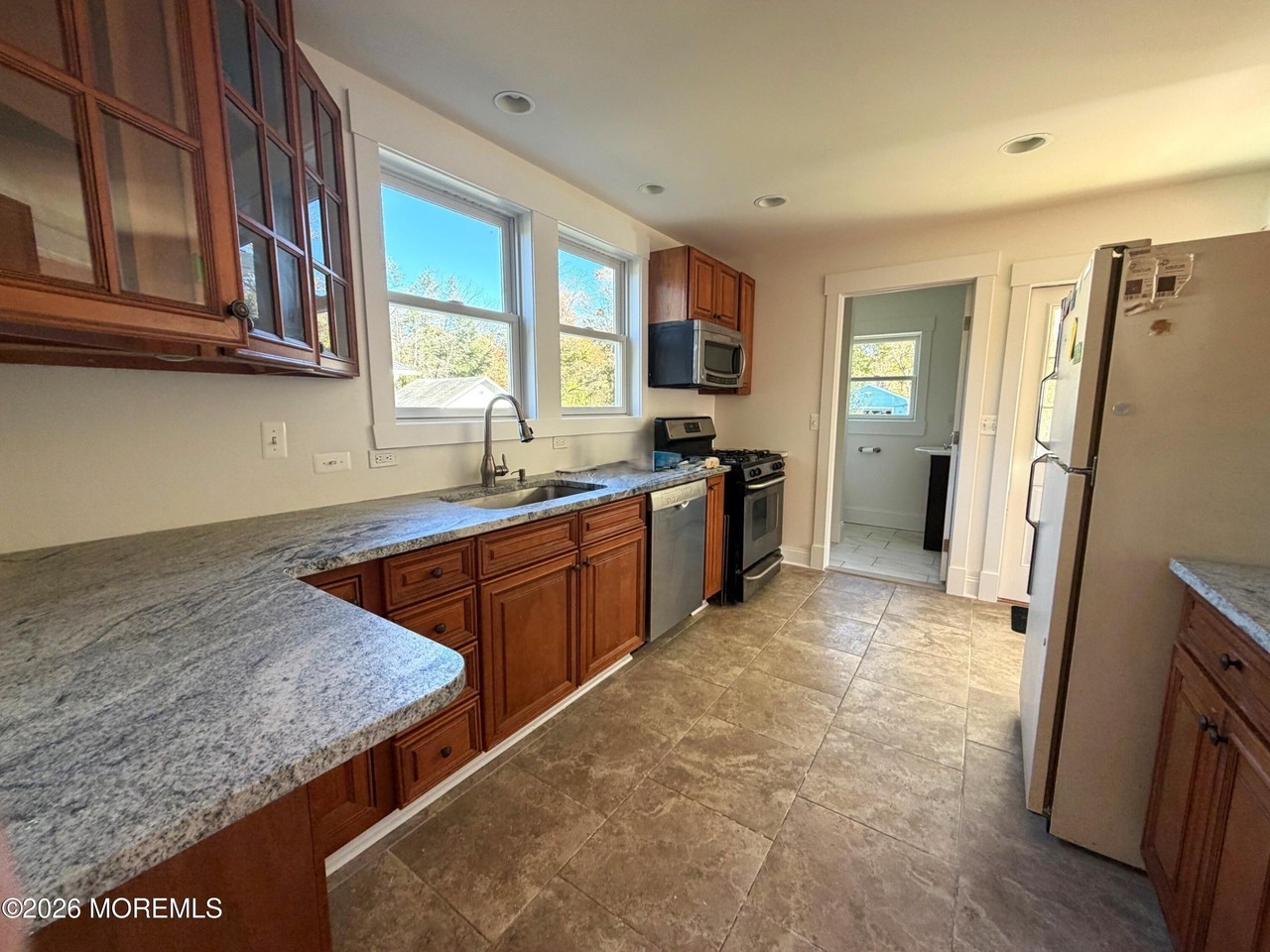 437 Lakewood Farmingdale Rd - Photo 4 of 11