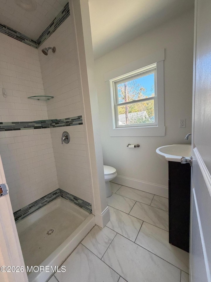 437 Lakewood Farmingdale Rd - Photo 5 of 11