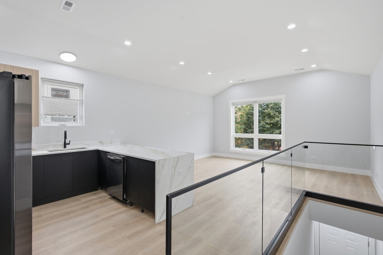 2307 S Marshall Blvd #1 - Photo 3 of 15
