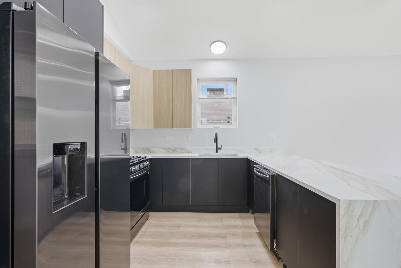 2307 S Marshall Blvd #1 - Photo 5 of 15
