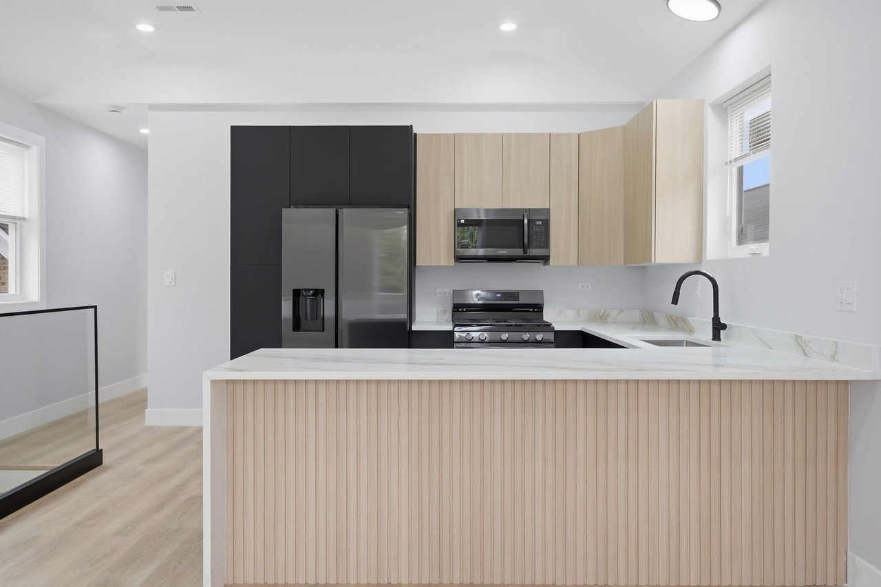 2307 S Marshall Blvd #1 - Photo 6 of 15