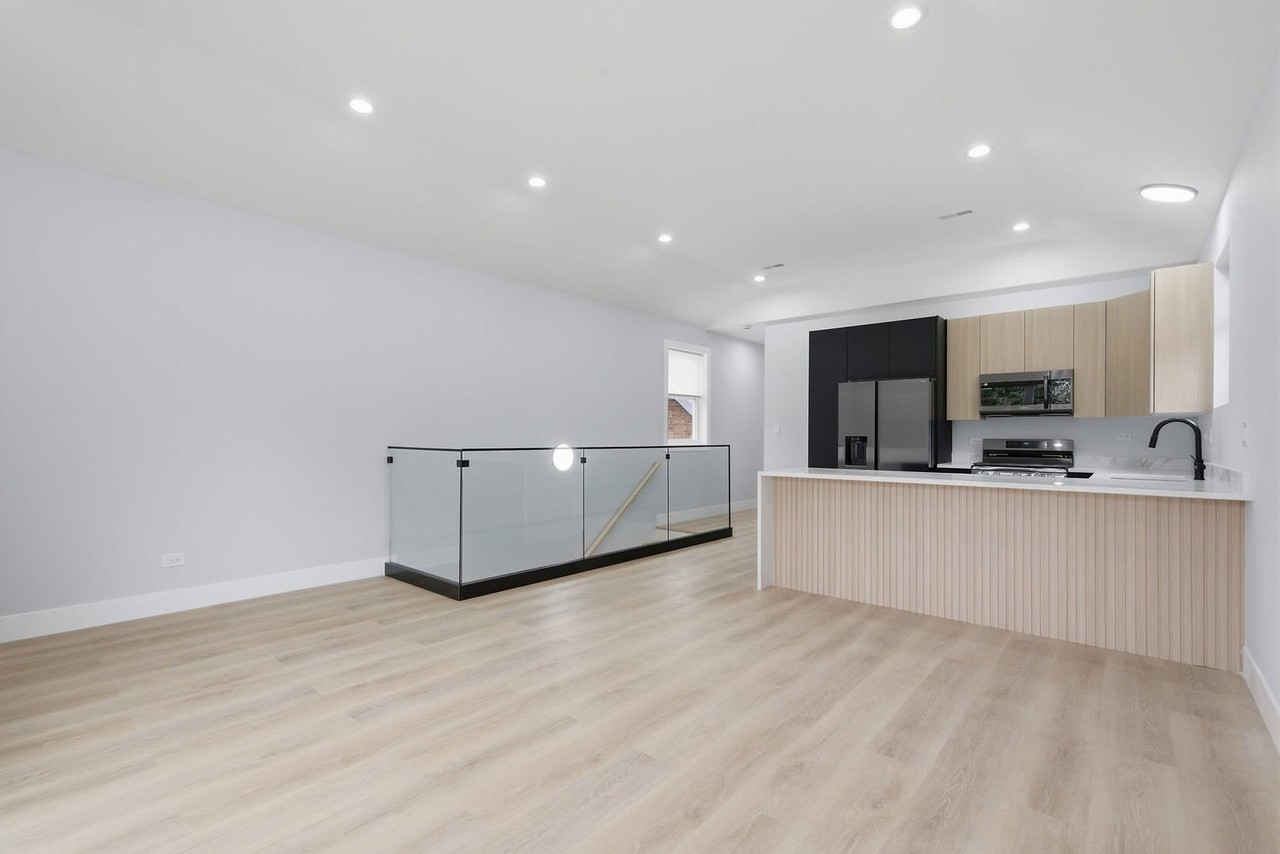 2307 S Marshall Blvd #1 - Photo 7 of 15