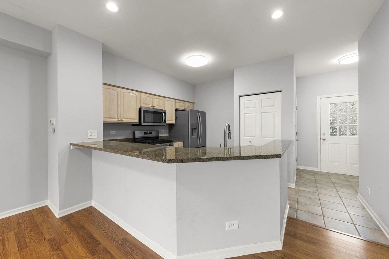 2627 Carrolwood Rd #2627 - Photo 5 of 36