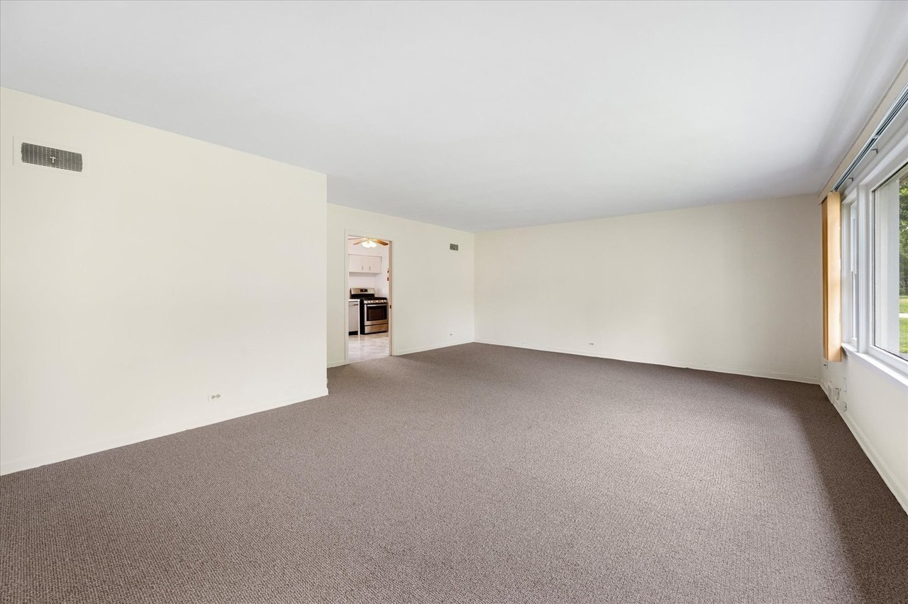 429 S Stratford Ave - Photo 5 of 25