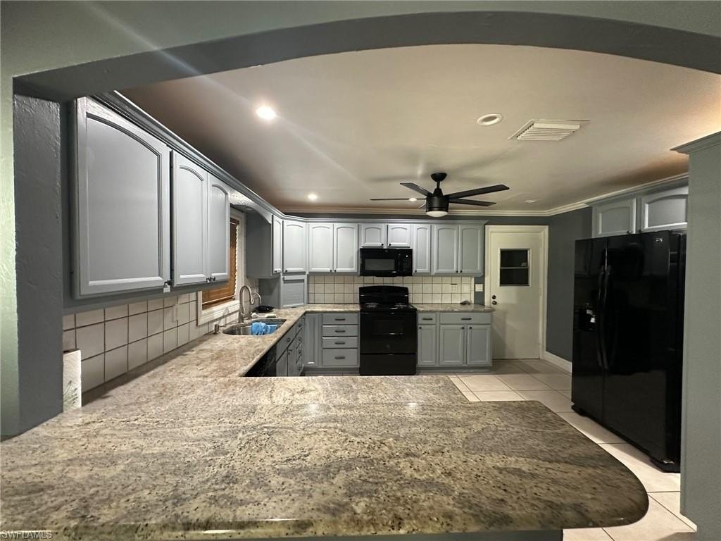 2705 Se 18th Pl - Photo 3 of 12