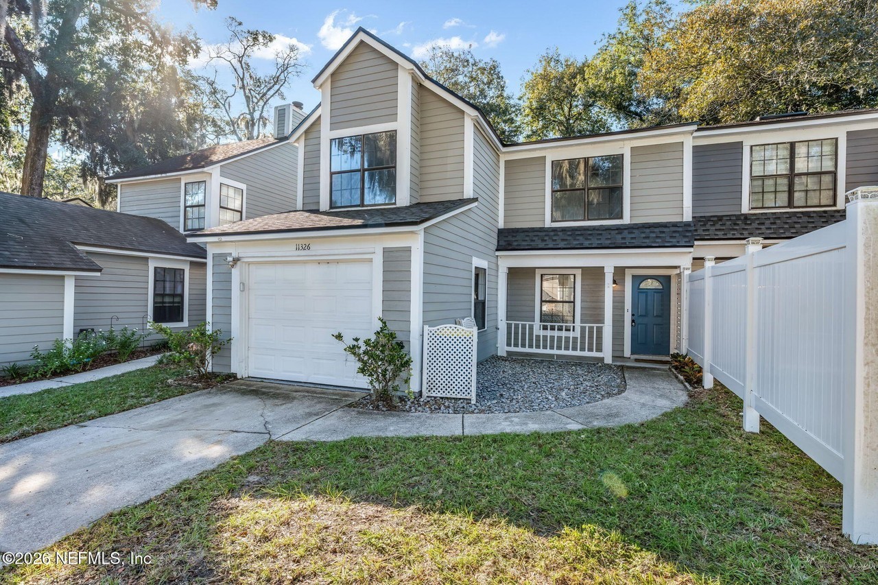 11326 Trotting Horse Ln S - Photo 2 of 32
