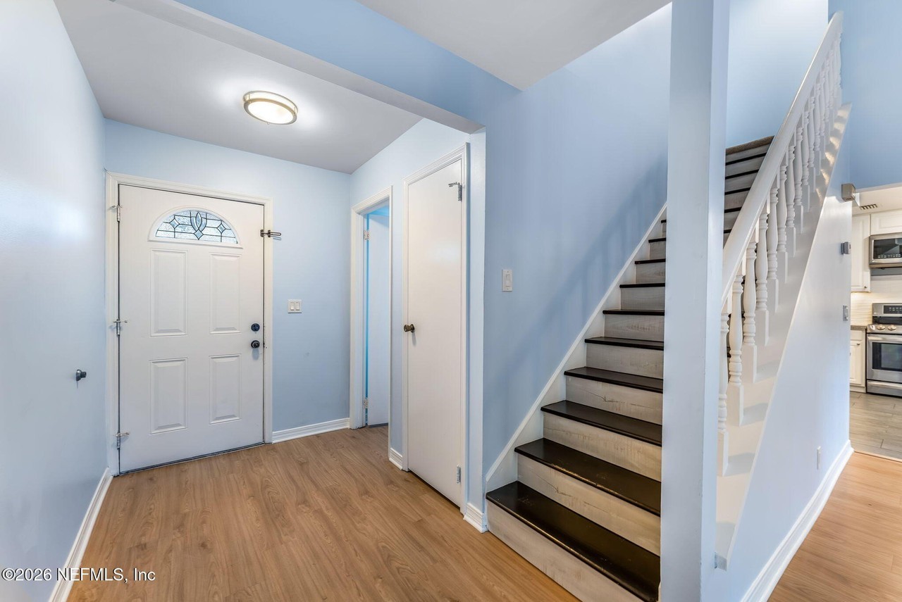11326 Trotting Horse Ln S - Photo 4 of 32