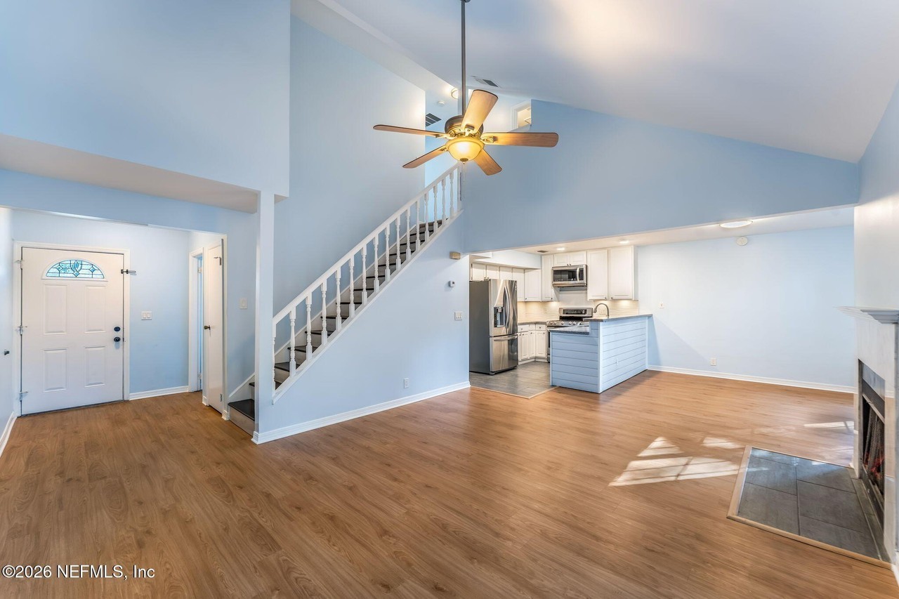 11326 Trotting Horse Ln S - Photo 5 of 32
