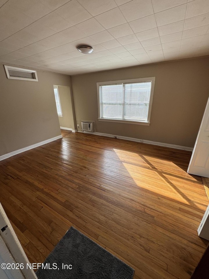 830 Phillips St #1 - Photo 2 of 21