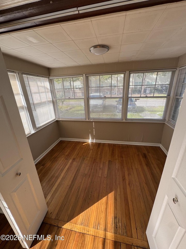 830 Phillips St #1 - Photo 4 of 21