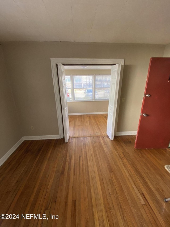 830 Phillips St #1 - Photo 5 of 21
