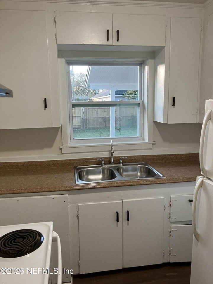 4638 Bird Ave - Photo 6 of 10