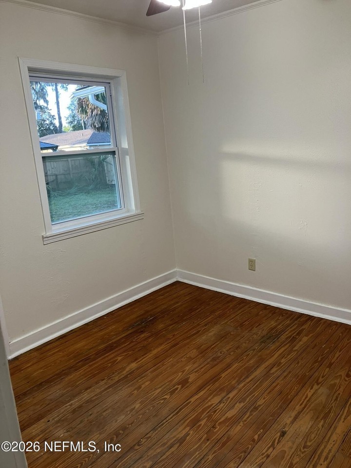4638 Bird Ave - Photo 7 of 10