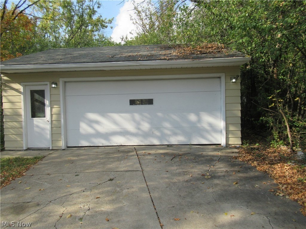 311 Columbus St - Photo 3 of 29