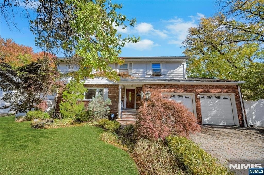 39 Sherwood Ave - Photo 2 of 34